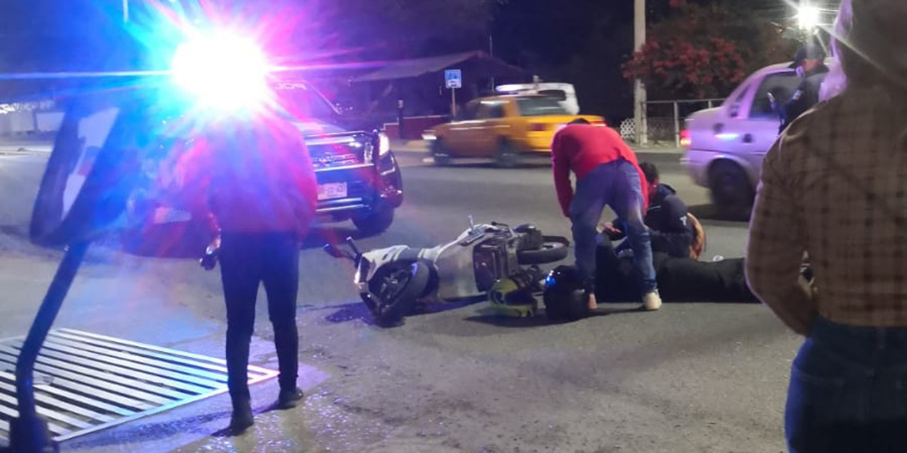 Le corta el paso a motociclista y se estrella contra auto | El Imparcial de Oaxaca