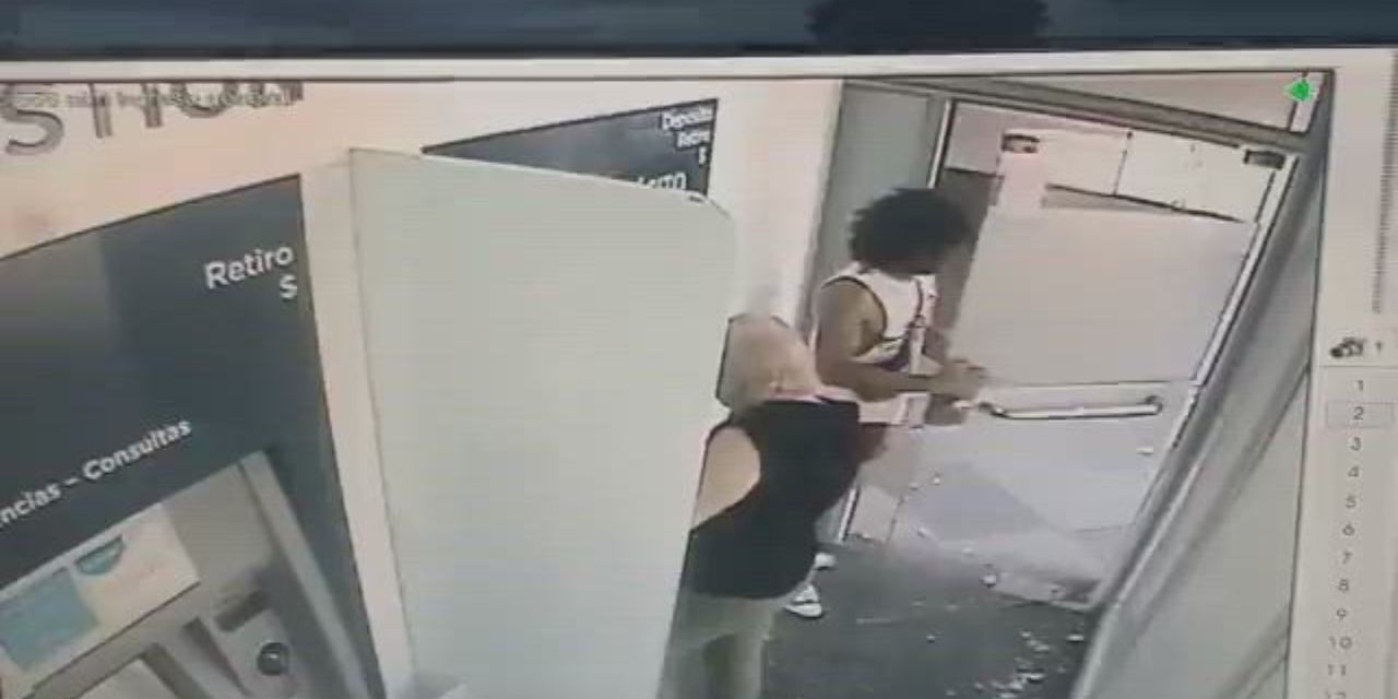 Video: Ladrón noquea a mujer en el cajero para robarle | El Imparcial de Oaxaca