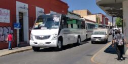 Foto: Jesús Santiago / Egresados normalistas retienen unidades del transporte urbano