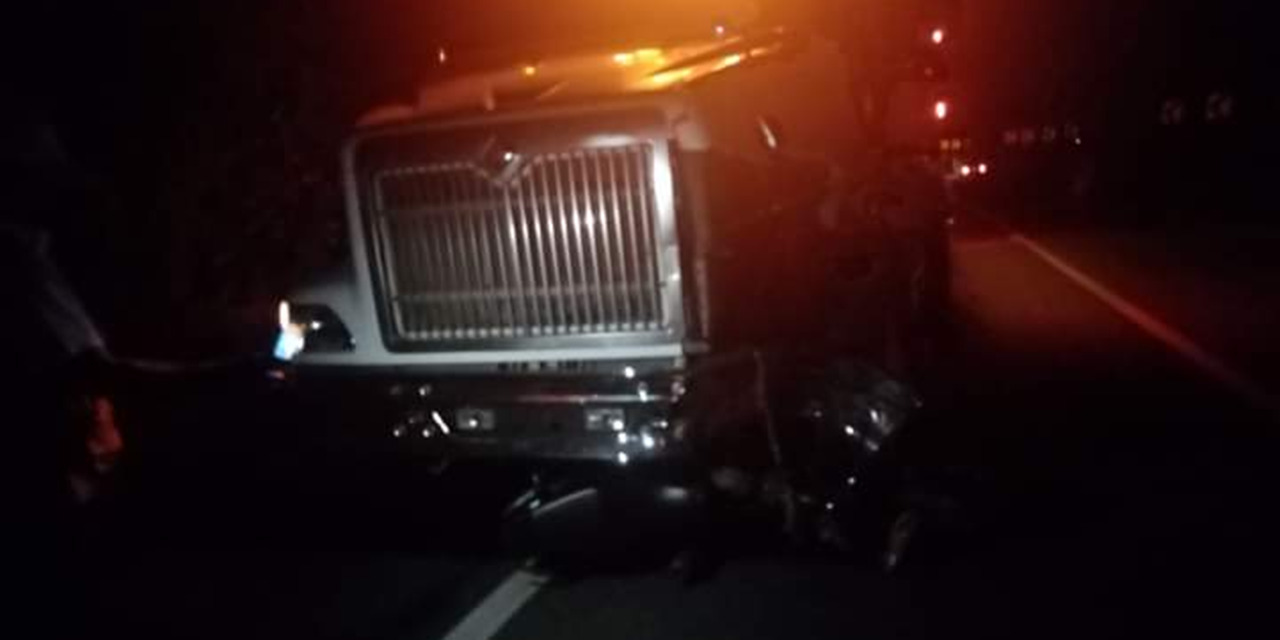 Motociclista fallece en el asfalto tras accidente carretero | El Imparcial de Oaxaca