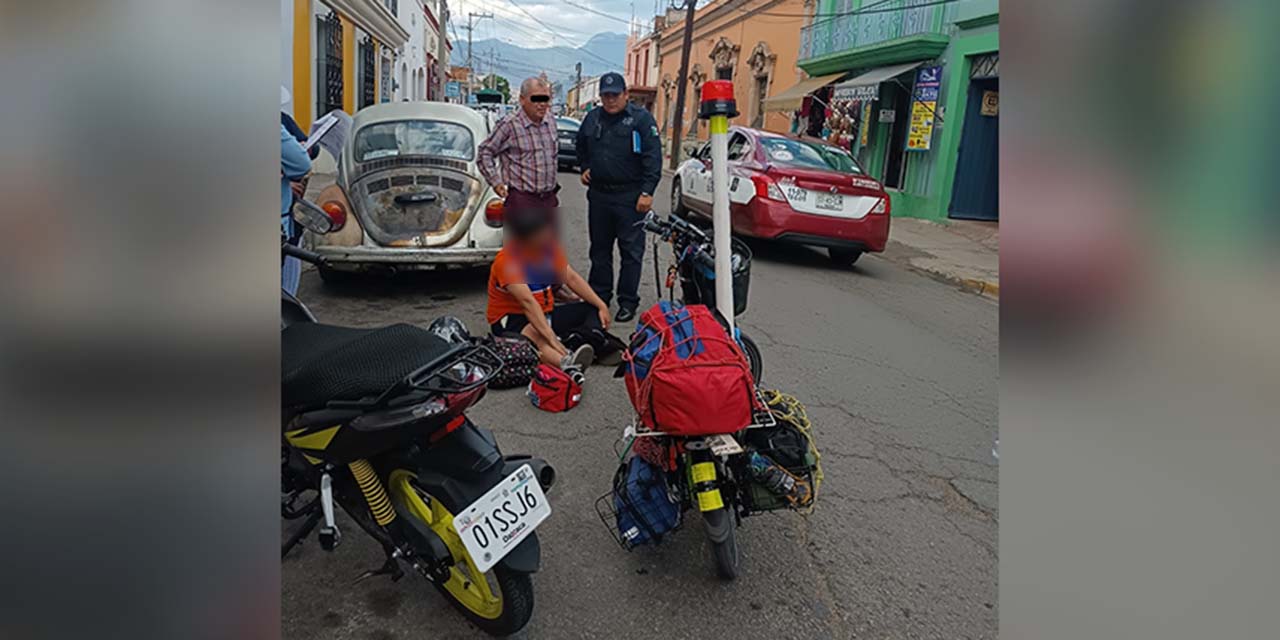 Auto atropella a motociclista cuando entraba a su cochera | El Imparcial de Oaxaca