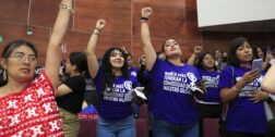 Foto: Adrián Gaytán / Al unísono de ¡Justicia!, colectivos feministas rechazaron el nombramiento del titular de la Comisión Ejecutiva Estatal de Atención a Víctimas en el Estado de Oaxaca.