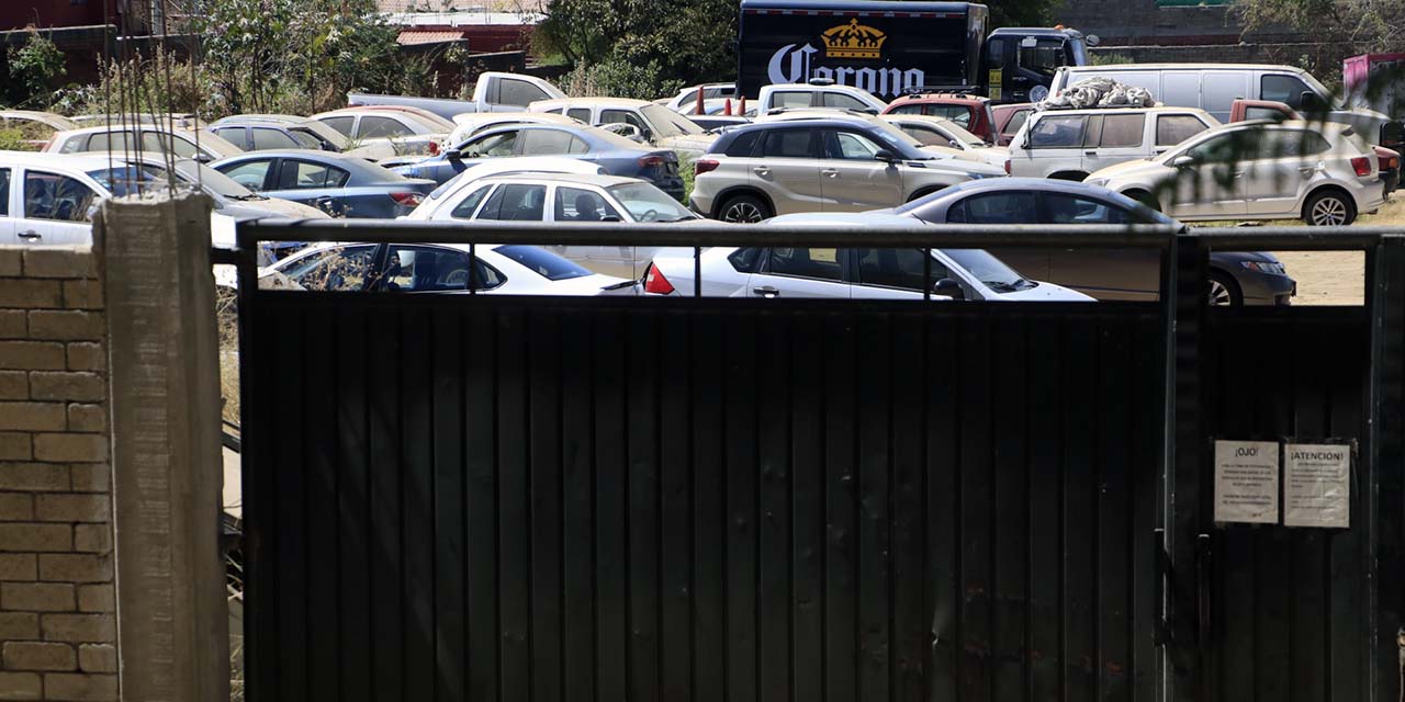 Fotos: Adrián Gaytán / El encierro vehicular, donde los autos deberían estar a buen resguardo