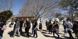 Foto: Jorge Luis Plata / Familiares de migrantes buscan la repatriación de los restos mortuorios de sus seres queridos que han fallecido en los Estados Unidos.
