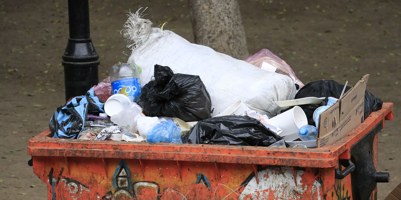 Foto: Adrián Gaytán / Acumulación de residuos sólidos en un basurero ubicado en el zócalo de la capital oaxaqueña
