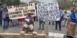 Habitantes de la comunidad de Mogoñé en protesta