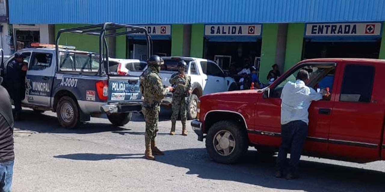 Camioneta choca contra patrulla frente Centro Comercial de Matías | El Imparcial de Oaxaca