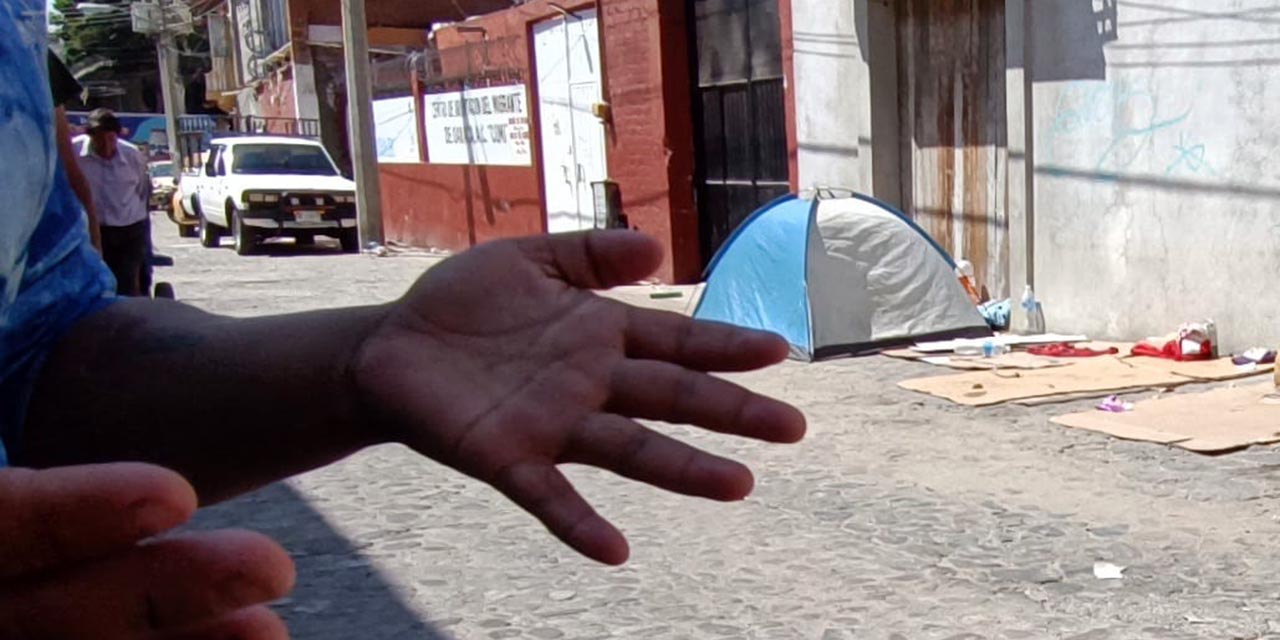 Fotos: Andrés Carrera / Los migrantes que arriban a la ciudad de Oaxaca deben dormir en la vía pública ante la falta de albergues.