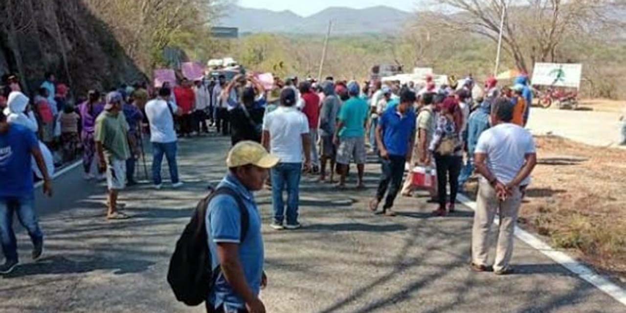 Piden a los gobiernos frenar cierres carreteros | El Imparcial de Oaxaca