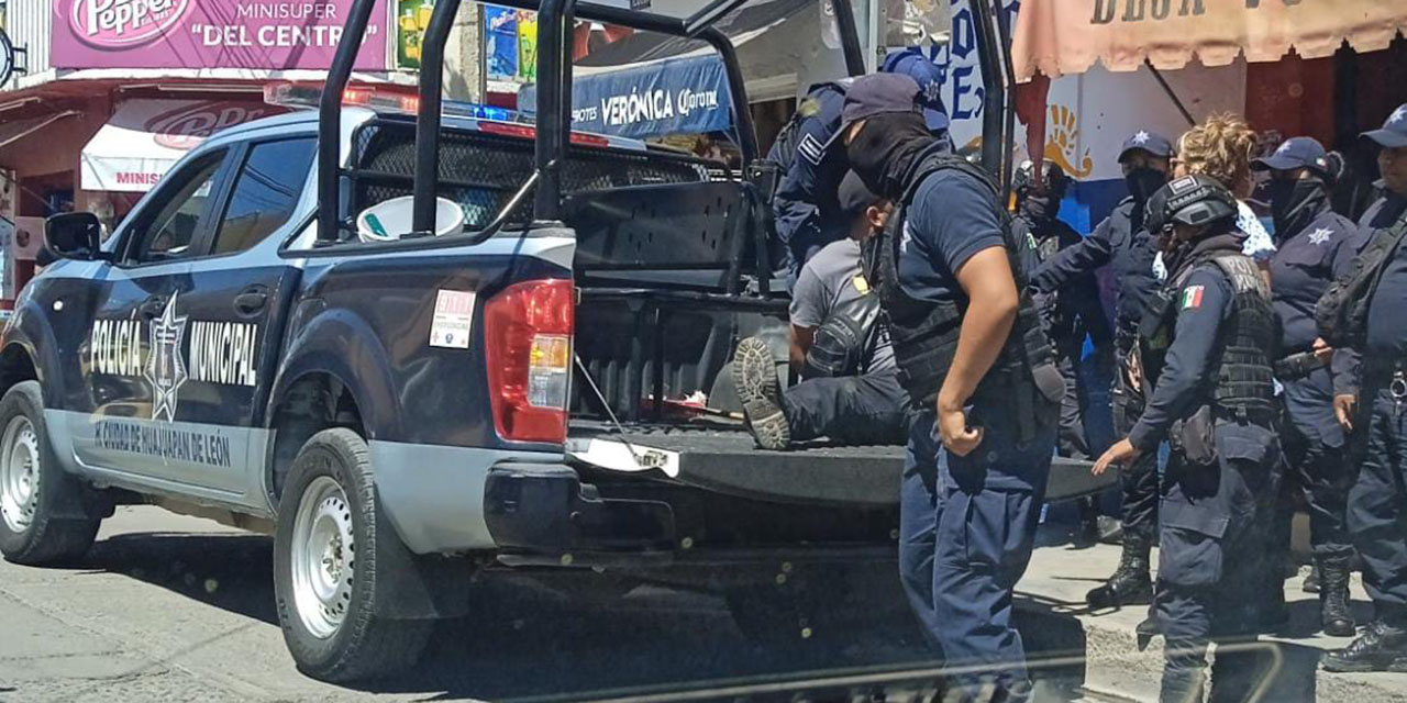 Mujer se paseaba con arma de fuego y navaja en Huajuapan | El Imparcial de Oaxaca