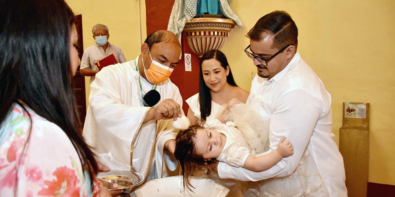 Fotos: Rubén Morales / Los papás de la nueva hija de Dios, Rafael Abascal y Juana González.