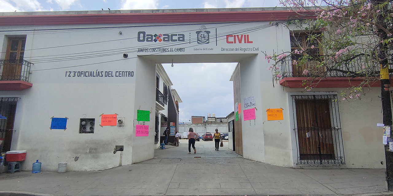 Foto: Adrián Gaytán / La protesta en oficinas del Registro Civil de Armenta y López
