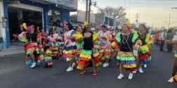 El carnaval se llenó de colorido, música y diversión.