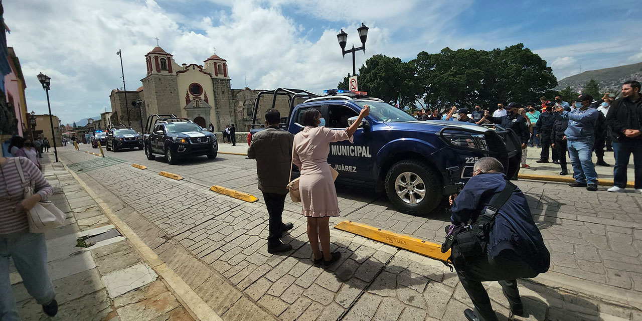 Fotos: Municipio de Oaxaca de Juárez / Las patrullas donadas en el banderazo de salida