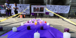 Fotos: Adrián Gaytán / Además de la huelga de hambre, montaron una ofrenda con pancartas y velas en honor a las víctimas de feminicidio.