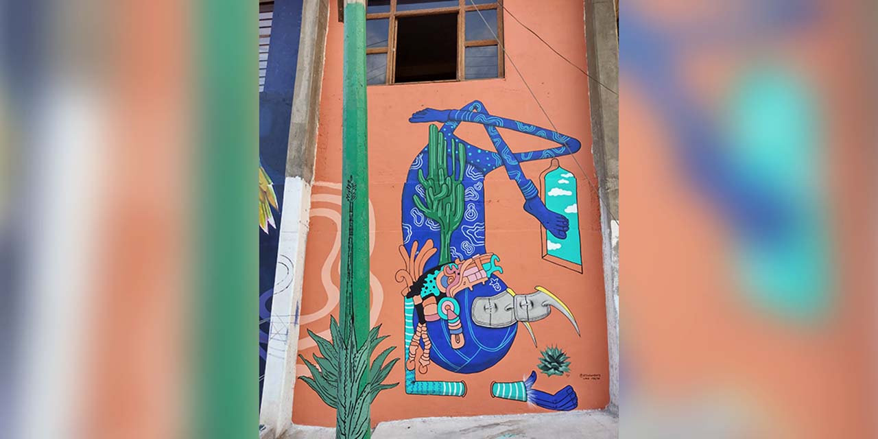Obras de arte se integran al nuevo callejón cultural en Cuicatlán.