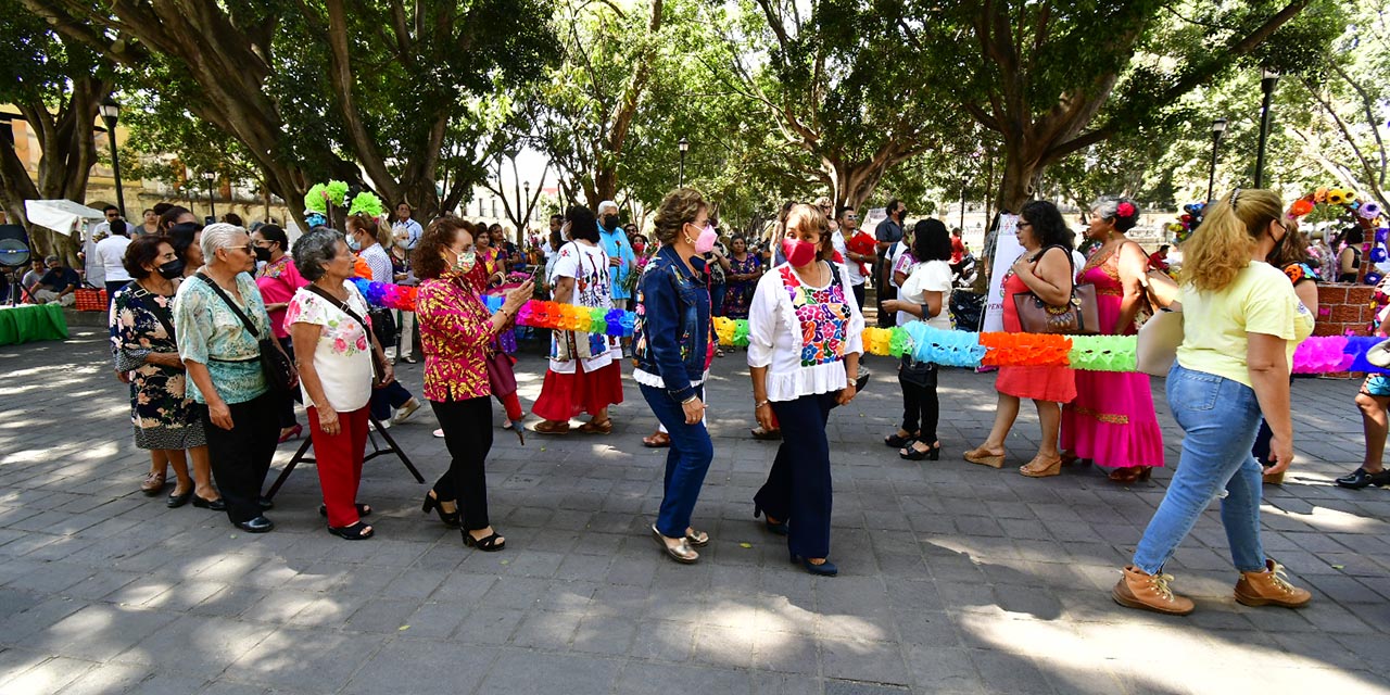 Paseo floral de jubilados del ISSSTE | El Imparcial de Oaxaca