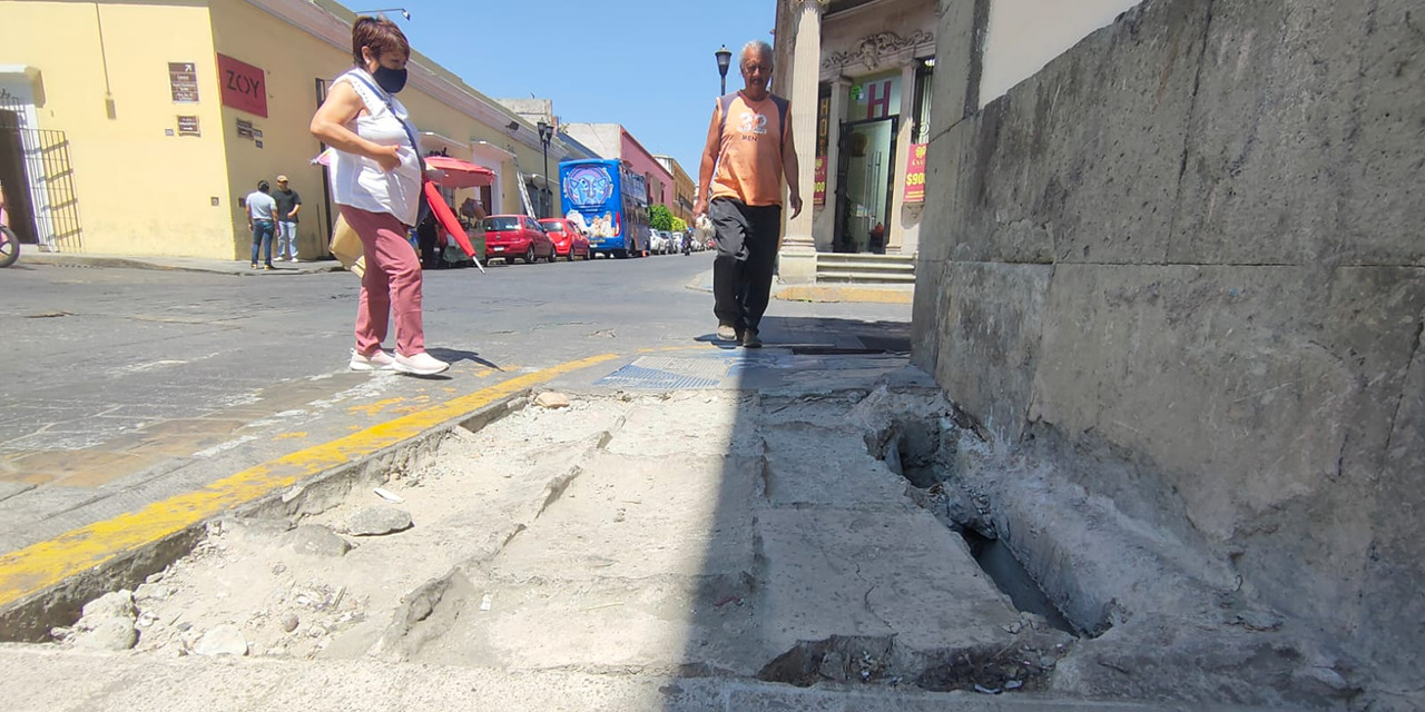 Remodelaciones sin terminar, verdadero peligro para peatones | El Imparcial de Oaxaca