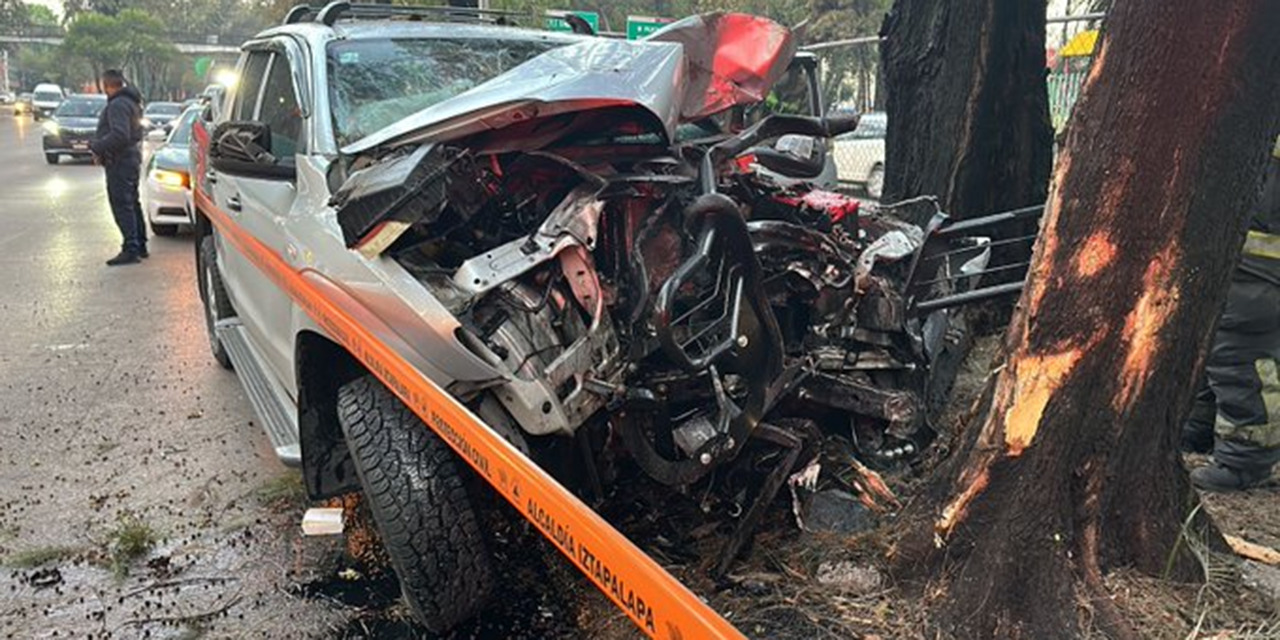 Muere prensado al estrellar camioneta contra árbol en CDMX | El Imparcial de Oaxaca