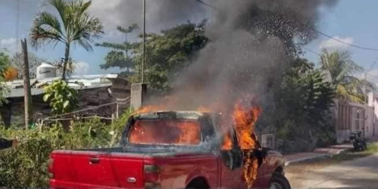 Hombre acusa a su esposa de incendiar su camioneta | El Imparcial de Oaxaca