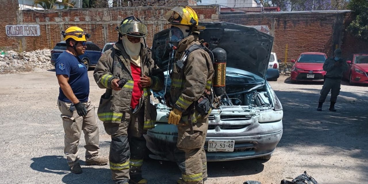 Arde camioneta en gasolinera | El Imparcial de Oaxaca