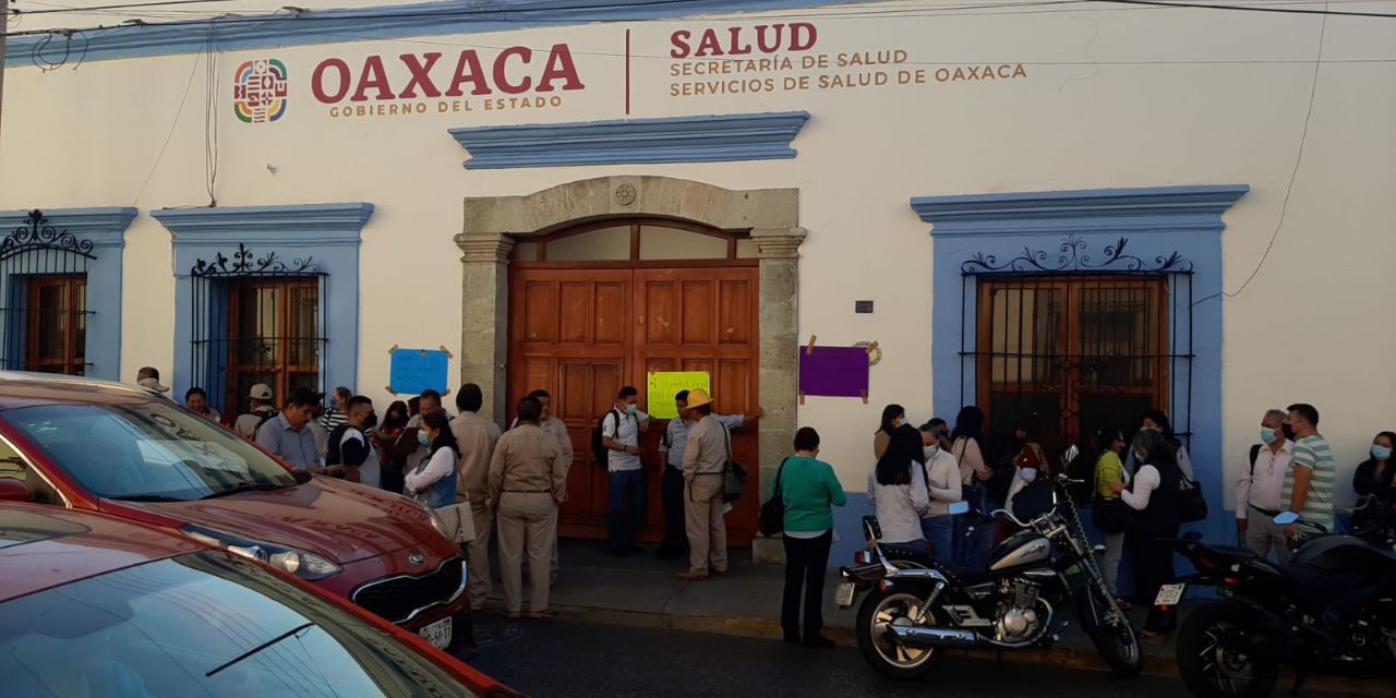 Protesta sindicato de salud en oficinas de SSO | El Imparcial de Oaxaca