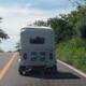 Exponen mototaxis a pasajeros en carreteras de la Cañada