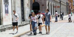 Foto: Archivo El Imparcial / Visitantes extranjeros caminando sobre el Andador Turístico de la capital oaxaqueña