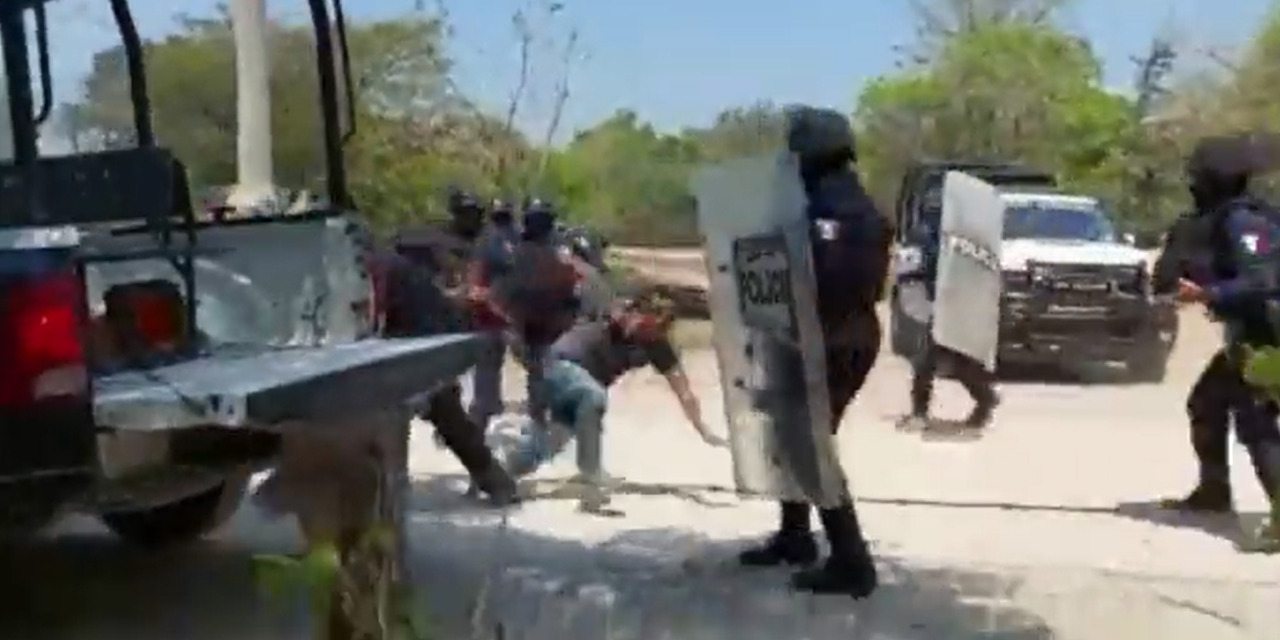 Desalojan a opositores al Interoceánico | El Imparcial de Oaxaca