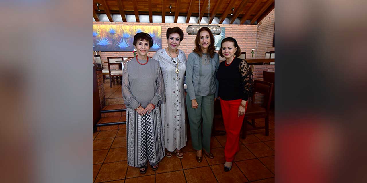 Fotos: Rubén Morales / Blanca Azucena Villanueva pasó una mañana muy agradable rodeada del cariño de sus hermanas.