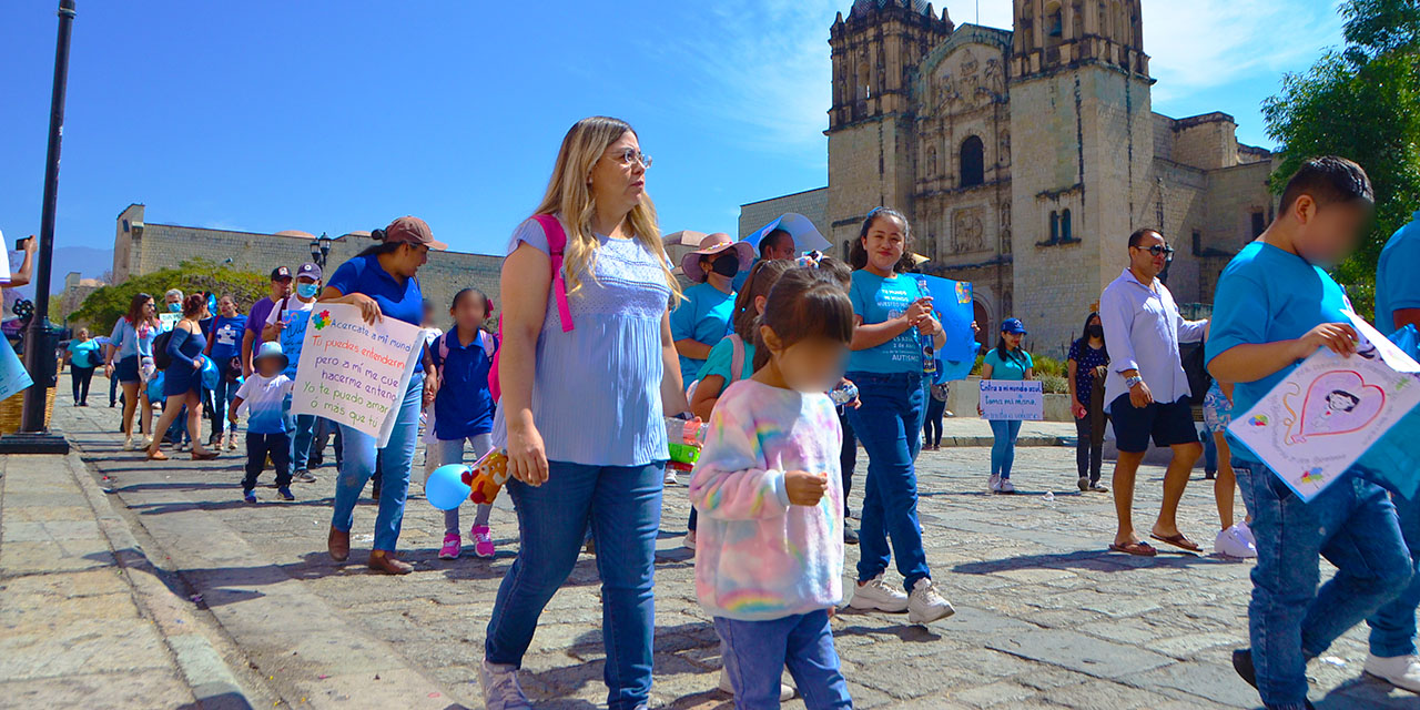 Con marcha, música y caminata, familias concientizan sobre el autismo | El Imparcial de Oaxaca