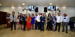 Fotos: Rubén Morales / El gobernador de Distrito acompañado de su esposa junto a los presidentes de los Clubes Rotarios de Oaxaca.