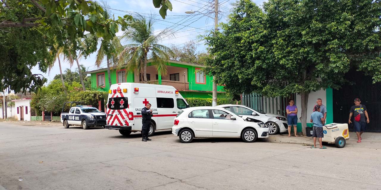 Aparatosa colisión deja a mujer lesionada en Tehuantepec | El Imparcial de Oaxaca