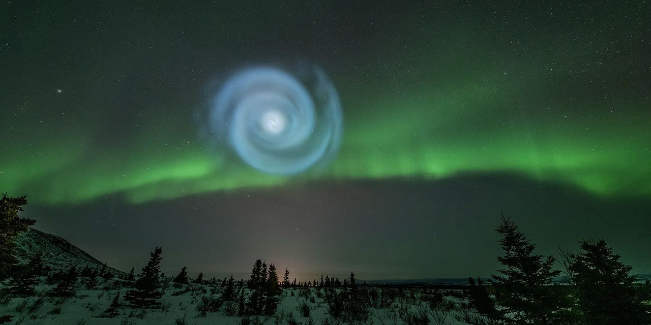 Impresionante espiral se forma en el cielo de Alaska | El Imparcial de Oaxaca