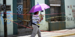 Foto: Rubén Morales / Inmuebles en mal estado, un riesgo constante para los peatones en la capital.