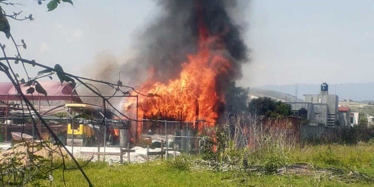 Se incendia taller de Apicultura en San Lorenzo Cacaotepec | El Imparcial de Oaxaca