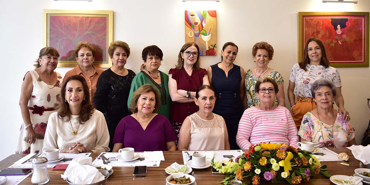 Fotos: Rubén Morales / Norma estuvo muy feliz al lado de sus amigas compartiendo un momento especial.