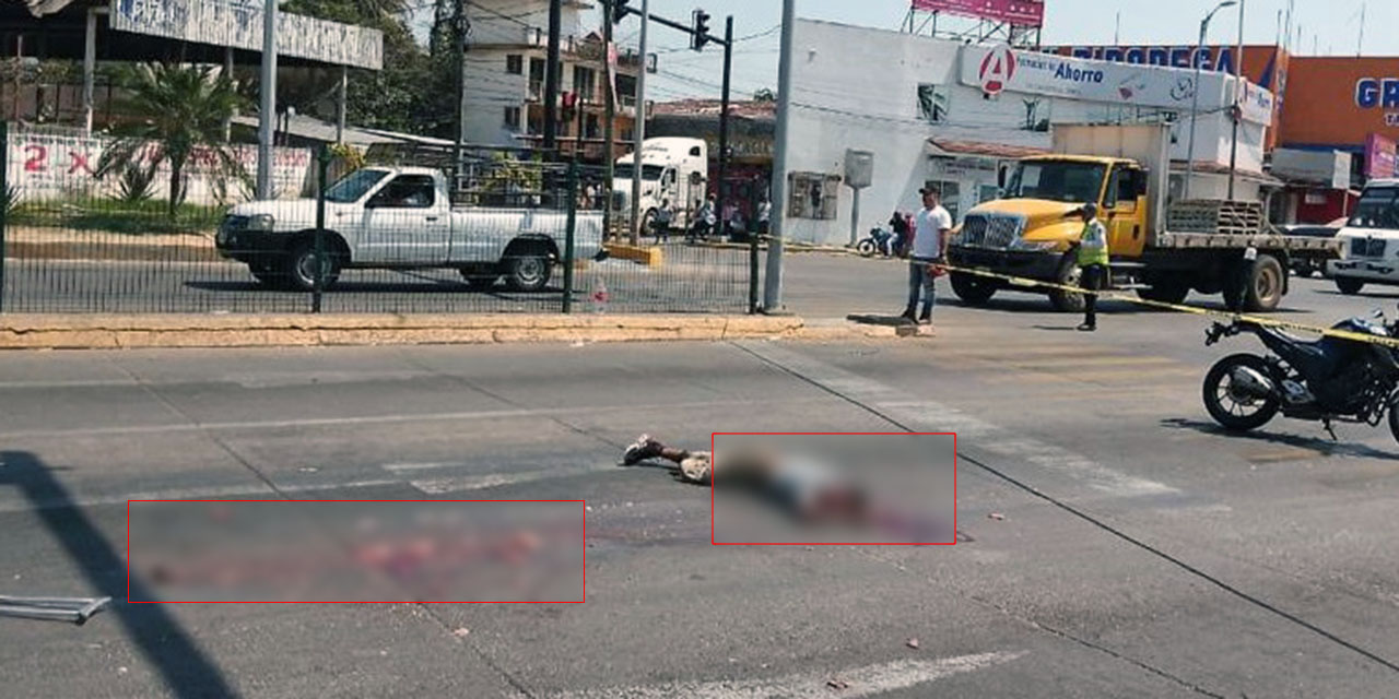En la foto se ve a la víctima tirada sobre el asfalto boca abajo. Parte de su imagen está difuminada por lo fuerte.