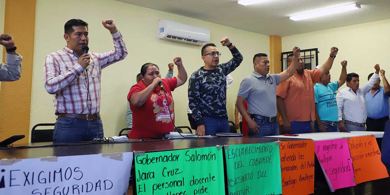 Foto: Luis Alberto Cruz / Maestros de la Sección 22 demandan seguridad para los docentes en Amoltepec.