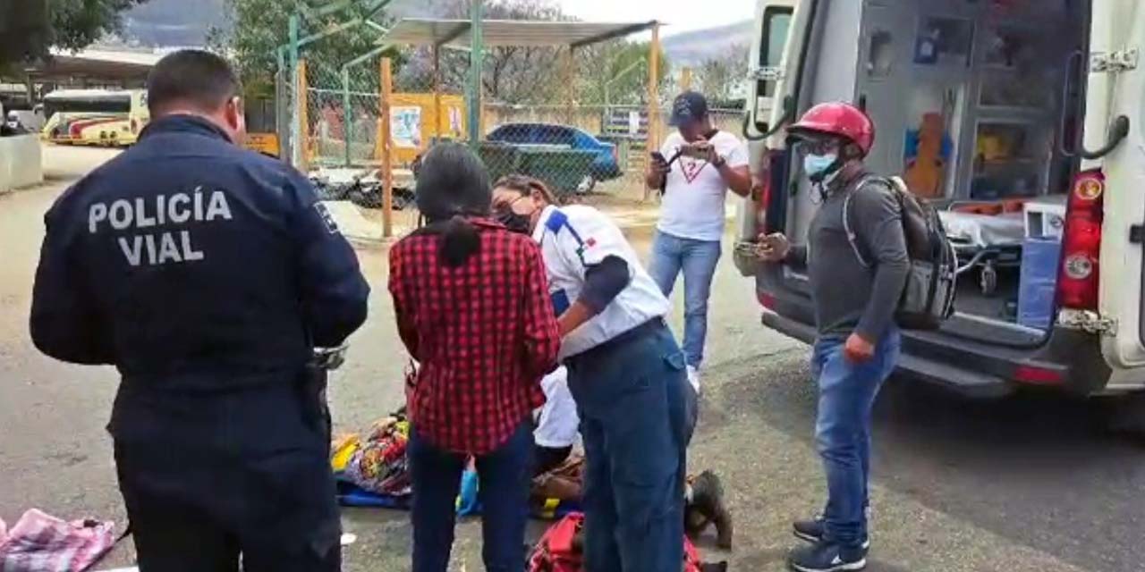 Motociclista atropella a tres hermanitos