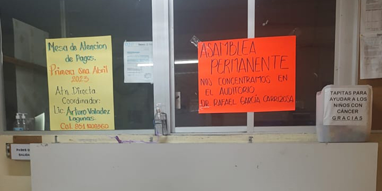 Foto: Cortesía / Protestan trabajadores del Hospital Civil. Exigen el pago de sus salarios.