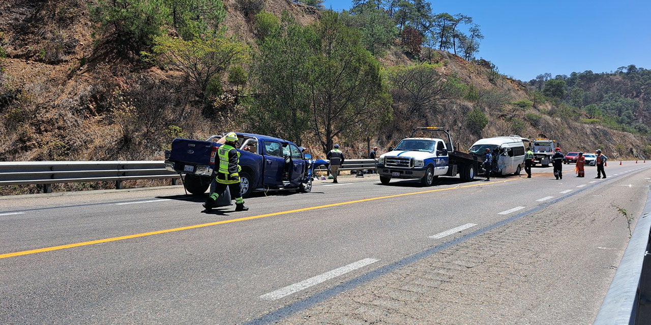 Aumentan a 14 los muertos por choque en súper carretera