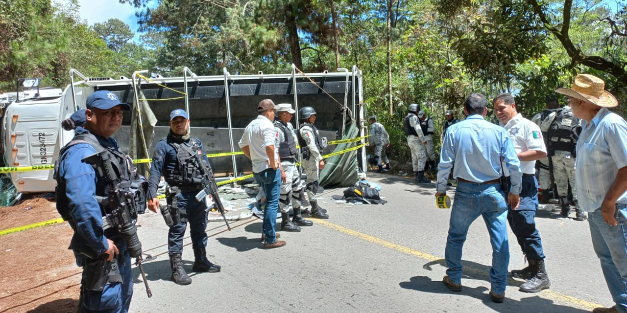 Vuelca camión de la Guardia Nacional en Juquila | El Imparcial de Oaxaca