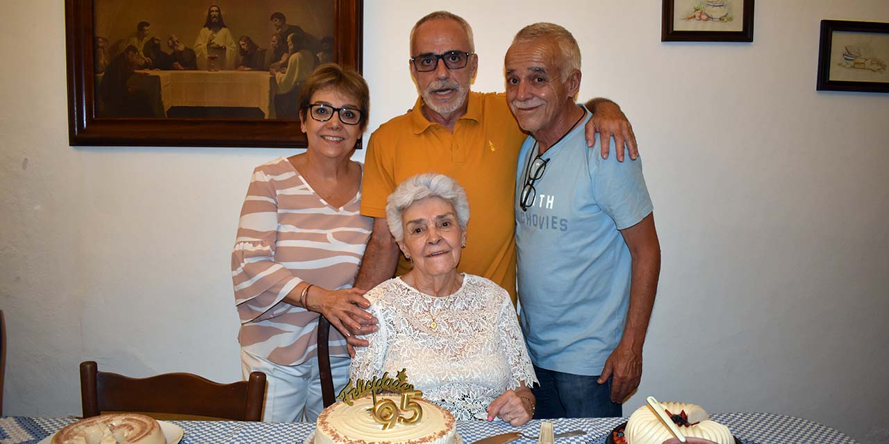 Yoya González estuvo muy apapachada por sus hijos, nietos y amigos.