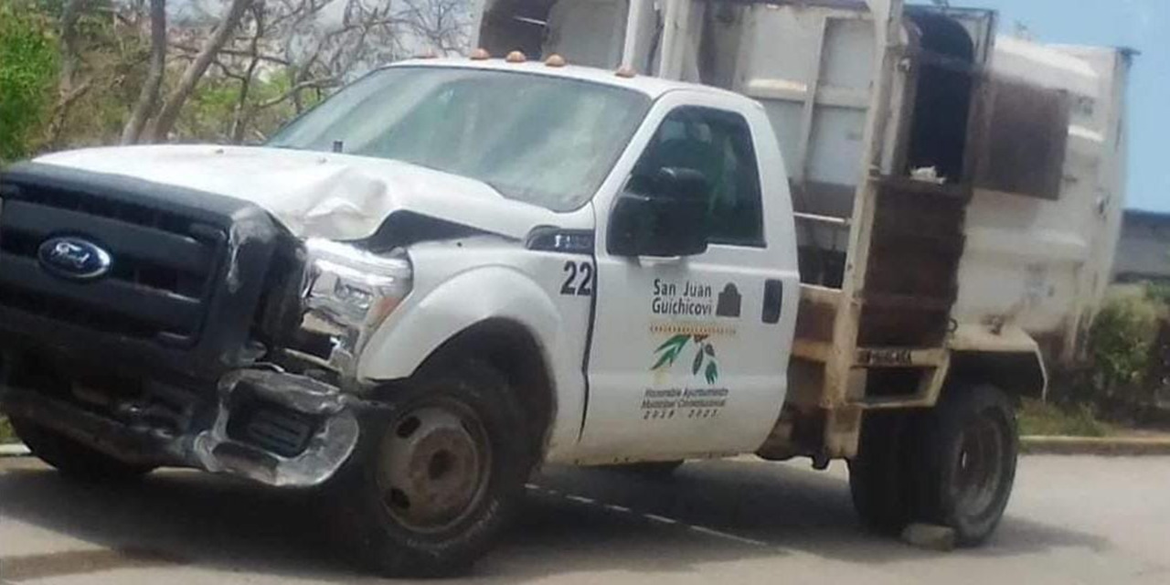 Ebrio chofer de camión recolector provoca accidente | El Imparcial de Oaxaca