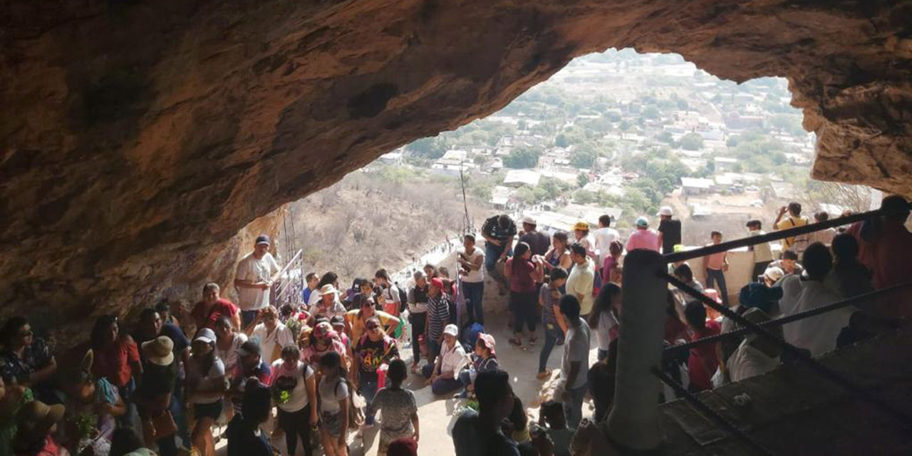 Miles de feligreses veneran a la Santa Cruz en Tehuantepec | El Imparcial de Oaxaca