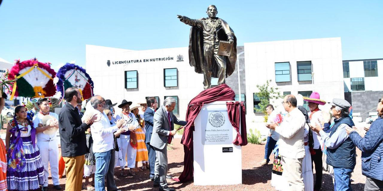 Dona UABJO estatua de Benito Juárez a universidad de Zacatecas | El Imparcial de Oaxaca