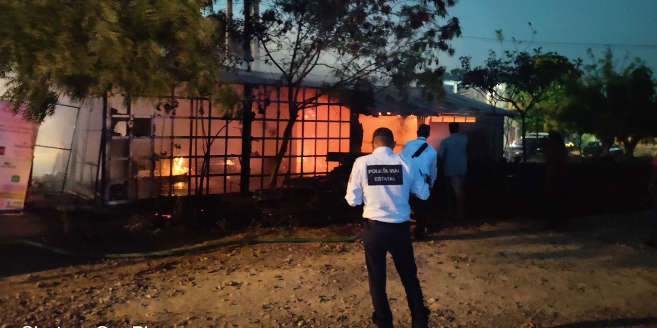 Voraz incendio arrasa con funeraria en Ciudad Ixtepec | El Imparcial de Oaxaca
