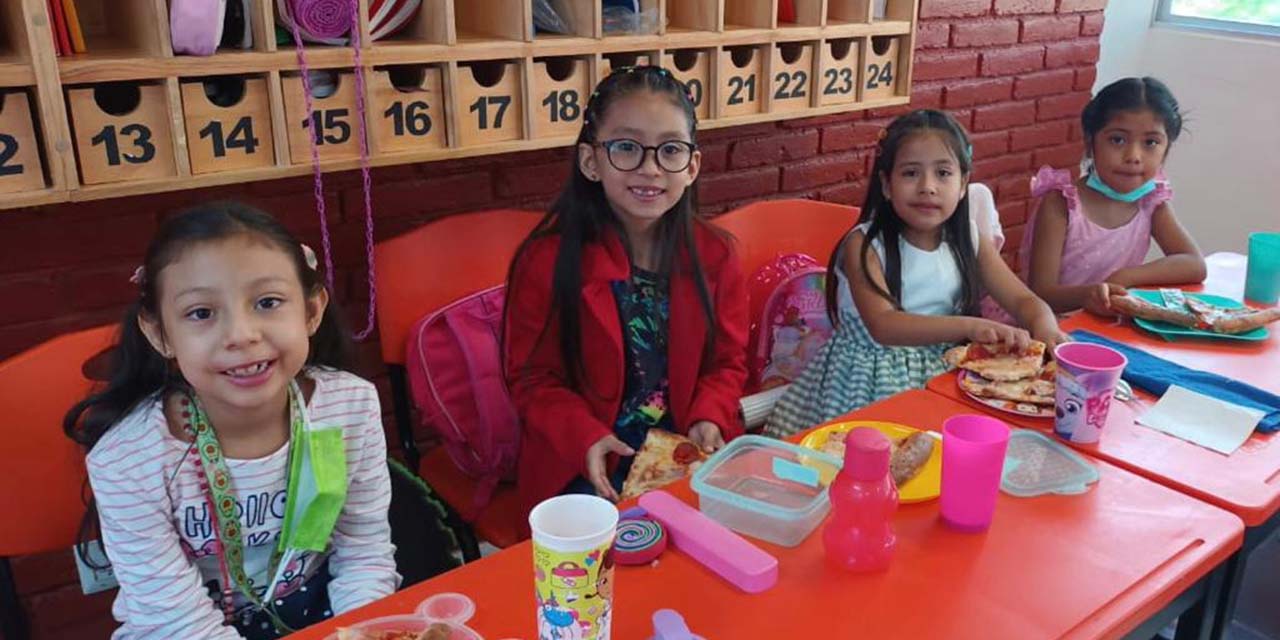 Amelie Maya convivió con sus compañeritos de la escuela, el Día del Niño. Amelie Maya convivió con sus compañeritos de la escuela, el Día del Niño.