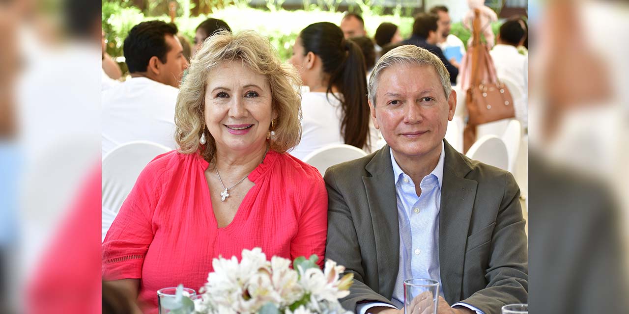 Foto: Rubén Morales / Angélica Cobian recibió todo el amor de su esposo Mario Guzmán.